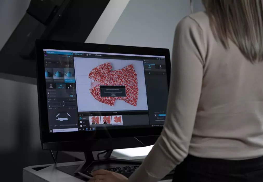 Brug af automatiseret software til at behandle flat lay-billede af beklædning