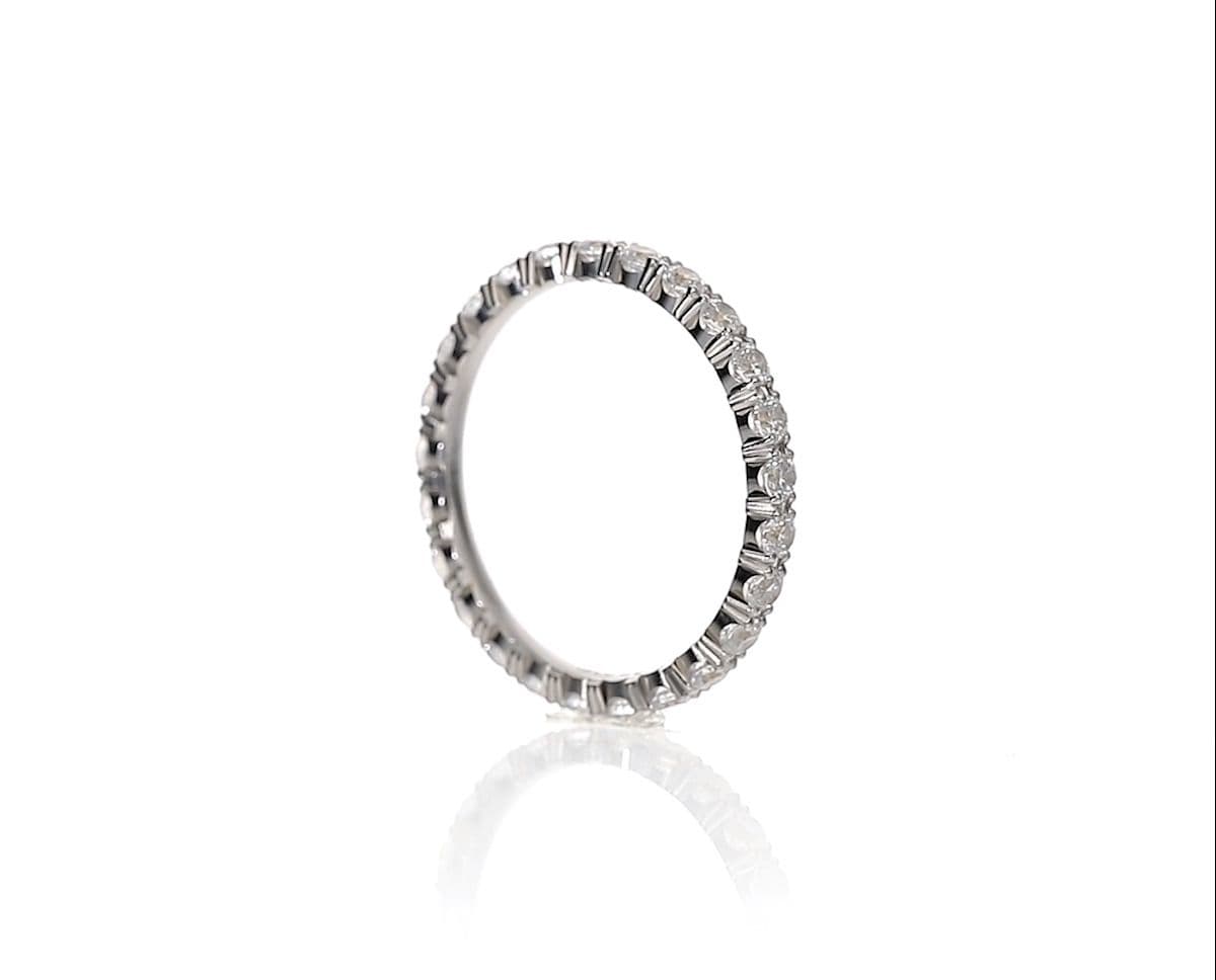 Video af hvid ring med diamant