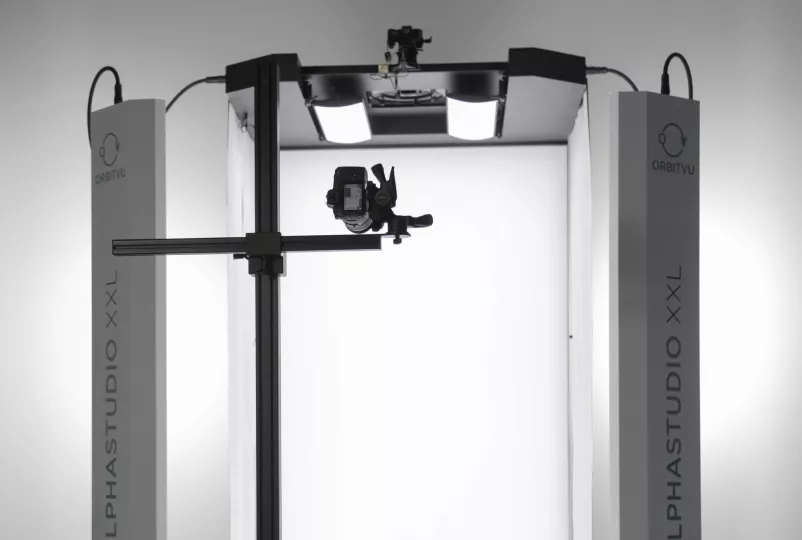 Egenproducerede LED-lys på Alphastudio XXL