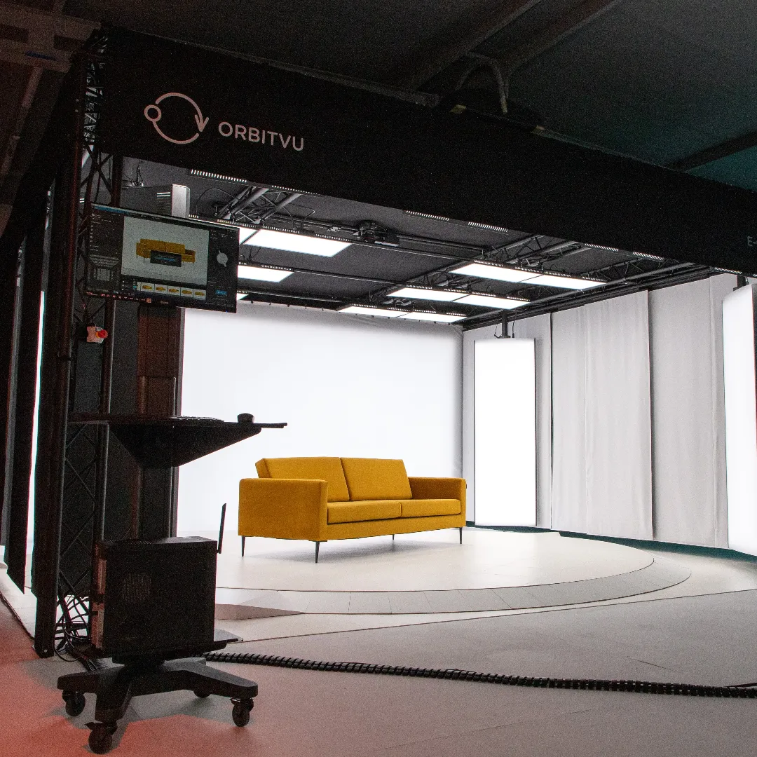 Orbitvu-møbelstudie - drejeskive til 360-fotografering med sofa