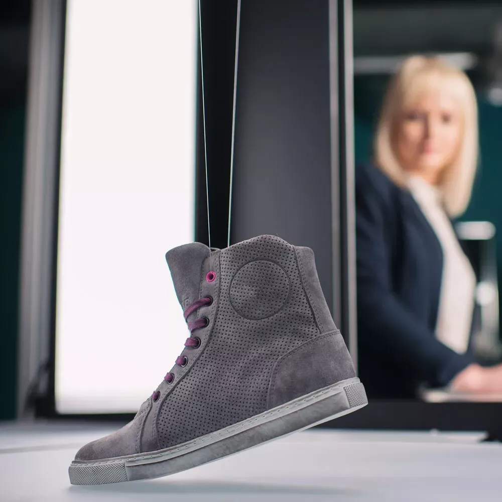 Grå high-top sneaker